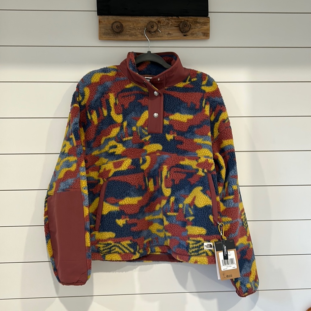 North face fleece jacket, super pretty design, very warm!